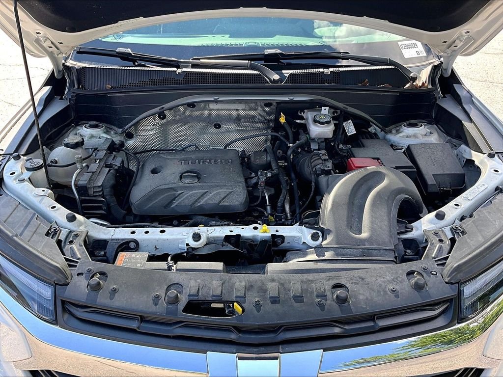 Used 2025 Summit White Chevrolet LT image 29