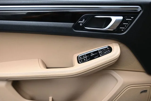 Used 2019 Blue Porsche Base image 7