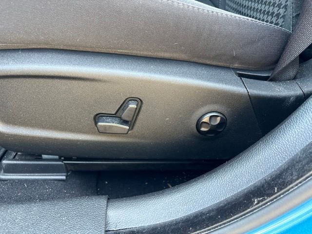 Used 2019 Blue Dodge SXT image 9