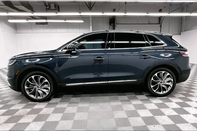 Used 2022 Flight Blue Metallic Clearcoat Lincoln Reserve image 14