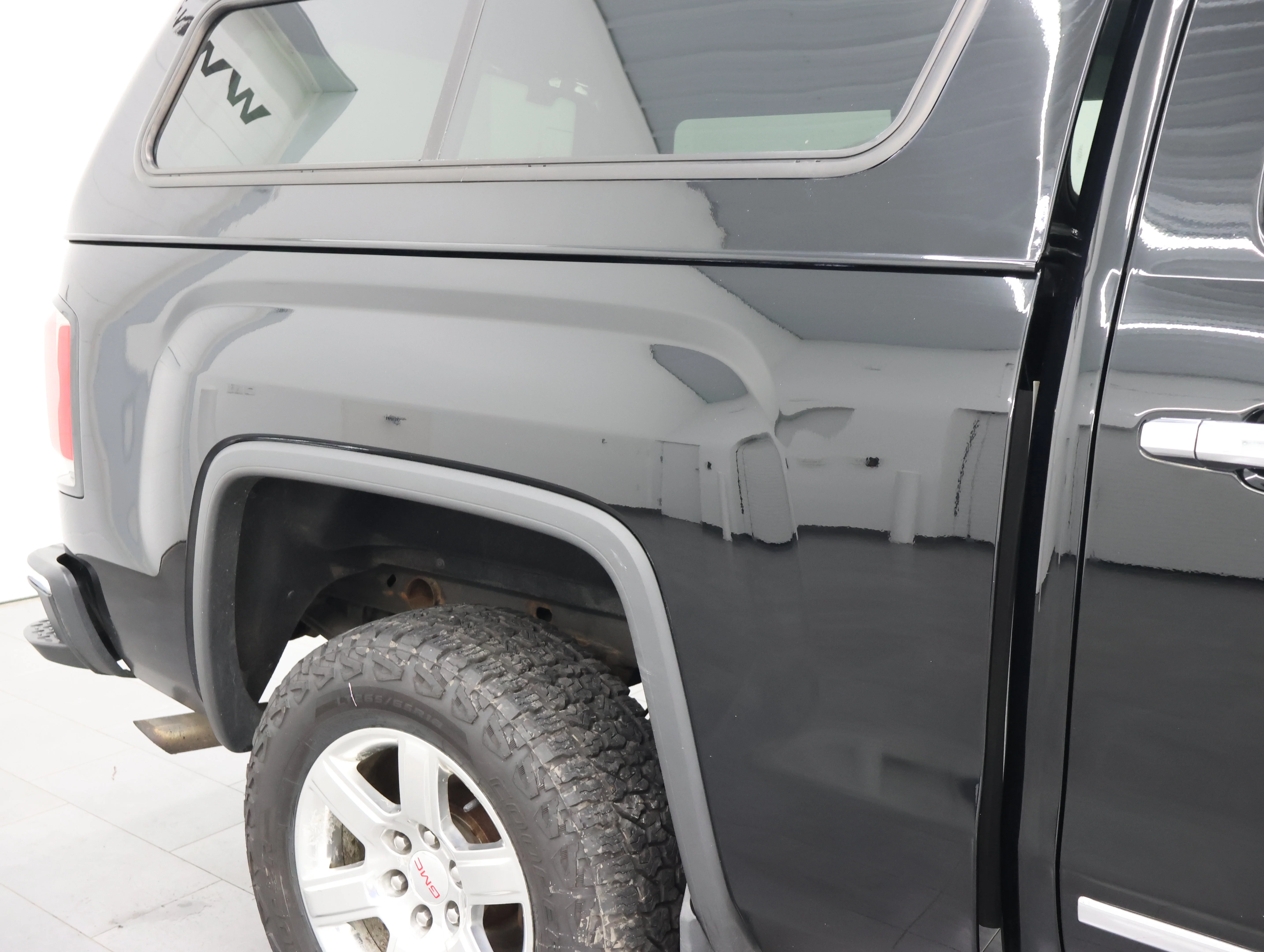 Used 2017 Onyx Black GMC SLT image 25