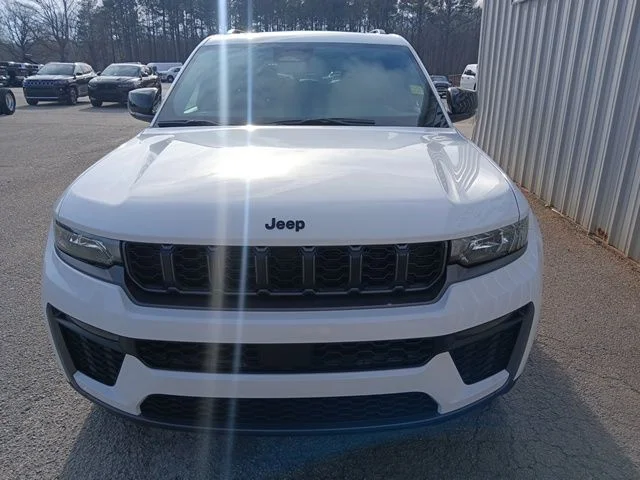 New 2026 Bright White Clear-Coat Exterior Paint Jeep Limited image 10