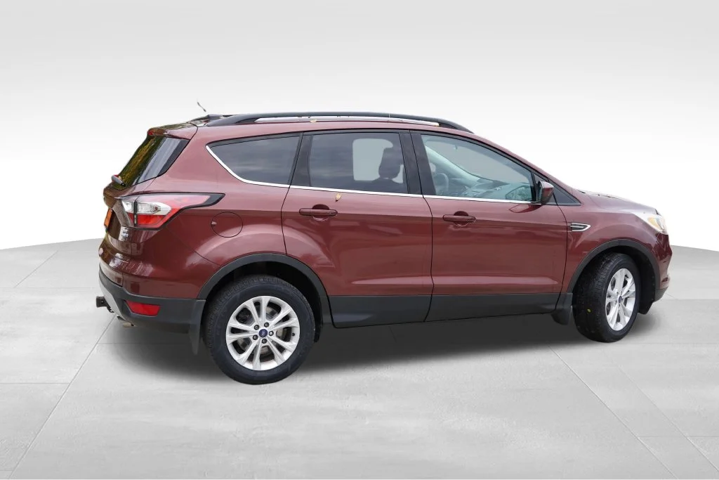 Used 2018 Red Ford SE image 4