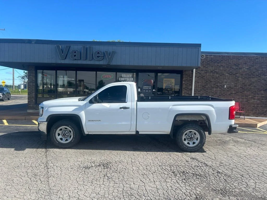 Used 2018  GMC Base image 3