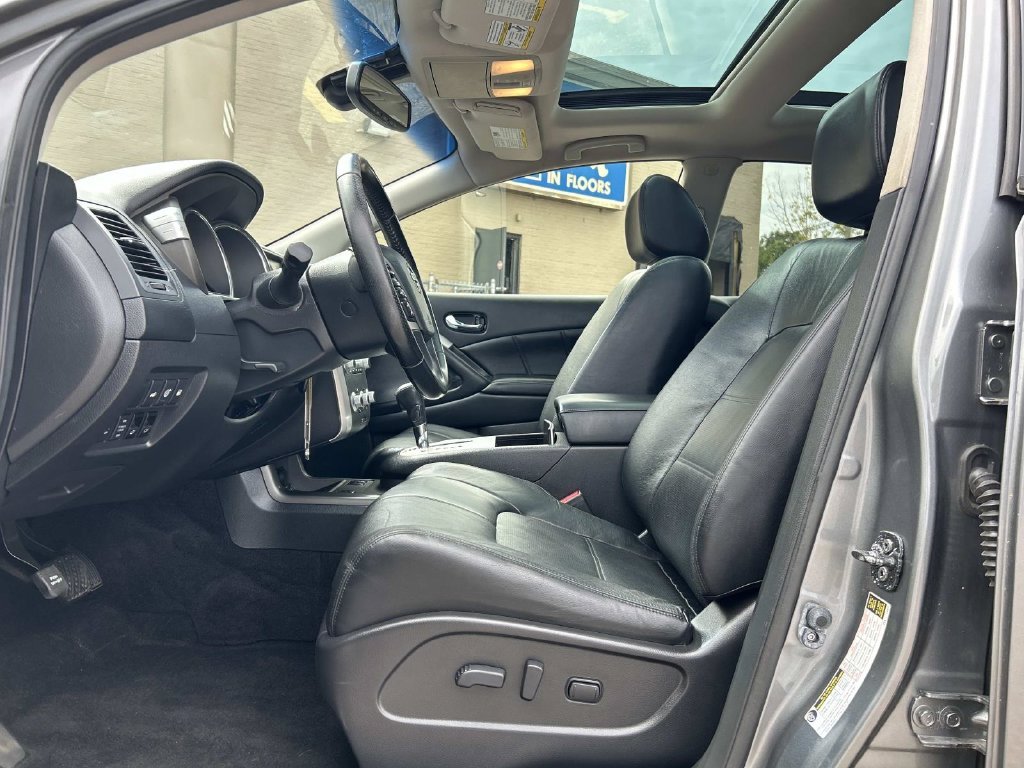 Used 2014 Gray Nissan SL image 17