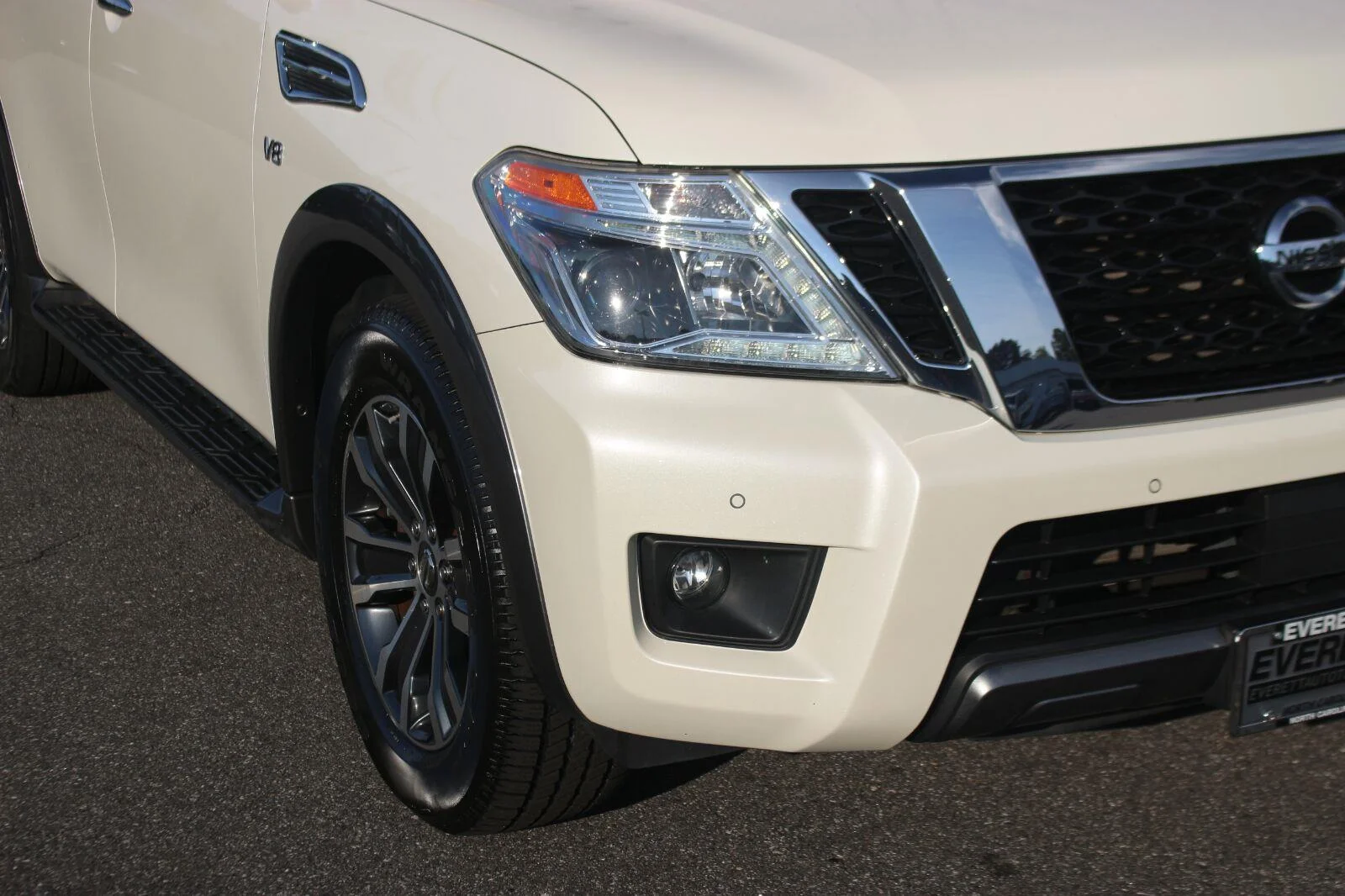 Used 2019 White Nissan SL image 9