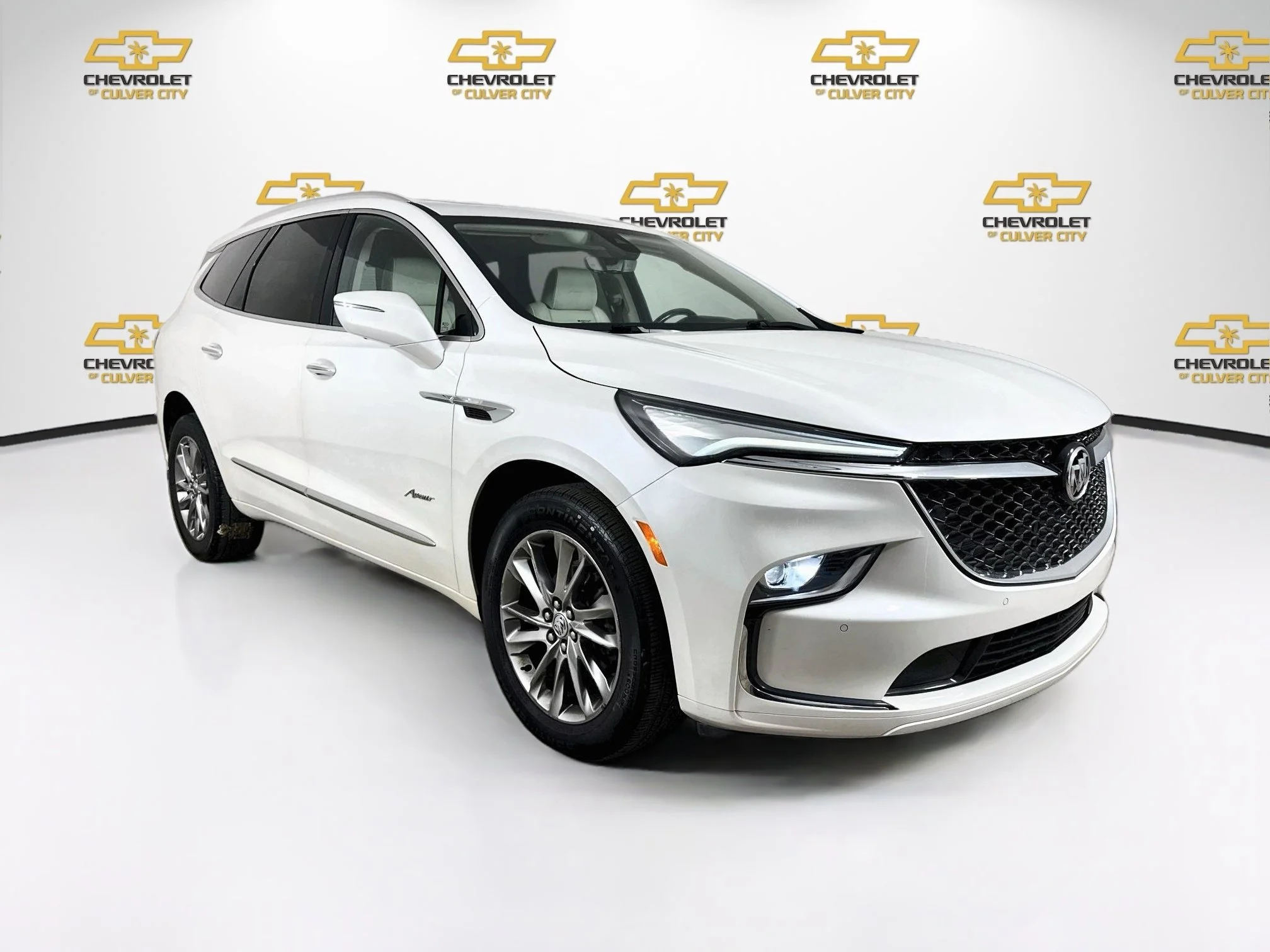 Used 2023 White Frost Tricoat Buick Avenir image 1