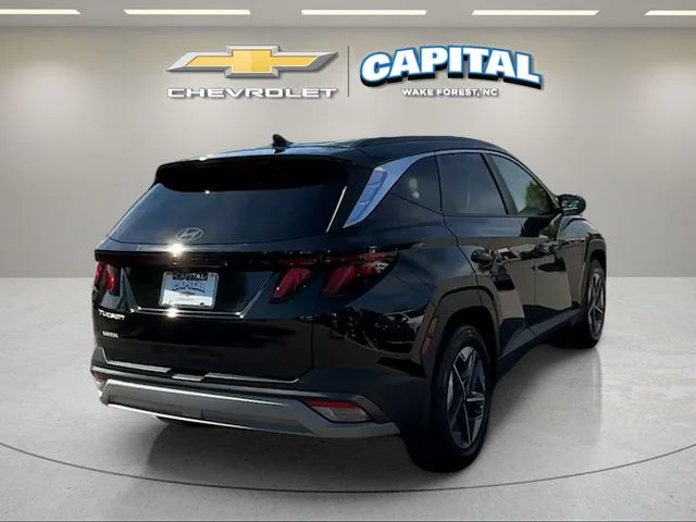 Used 2025 Black Hyundai SEL image 5