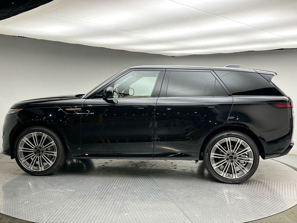 New 2026 Santorini Black Land Rover Dynamic SE image 2