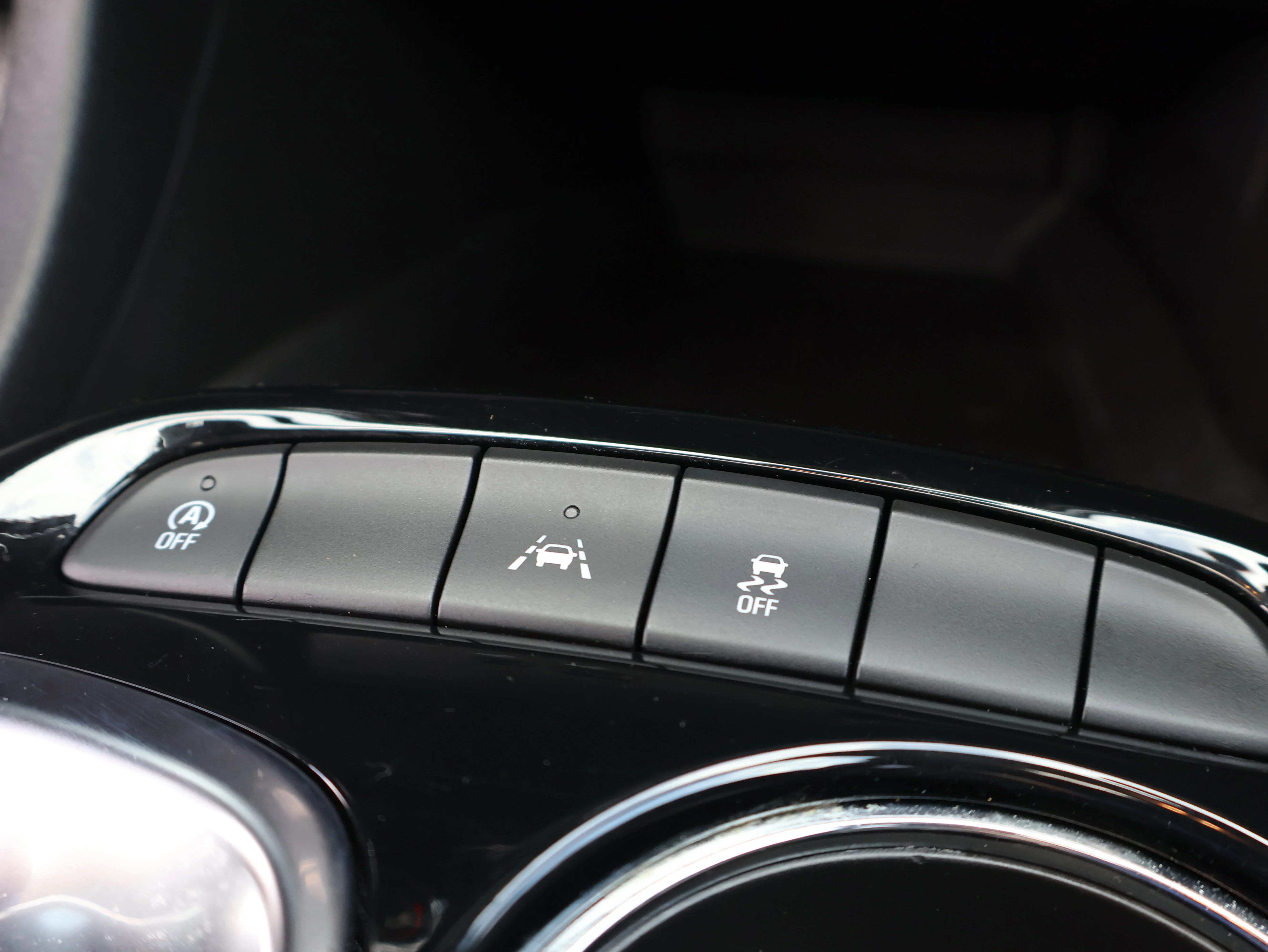 Used 2026 Summit White Buick Sport Touring image 31