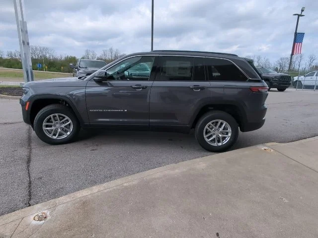 New 2026 Baltic Gray Metallic Clear-Coat Exterior Paint Jeep Laredo X image 25