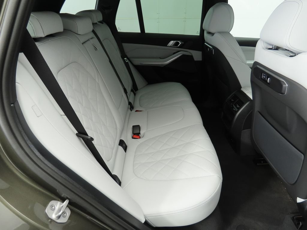 Used 2026 Green Metallic BMW xDrive40i image 22