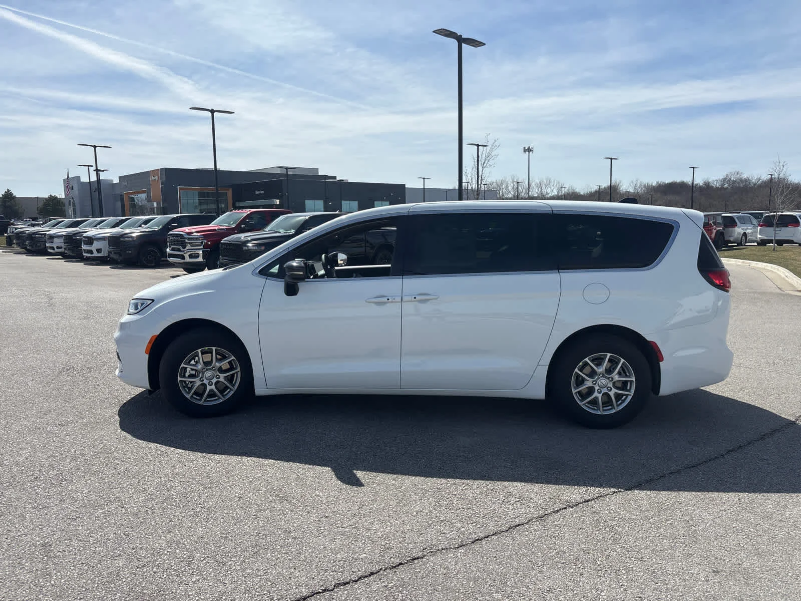 New 2026 Bright White Clearcoat Chrysler Select image 5