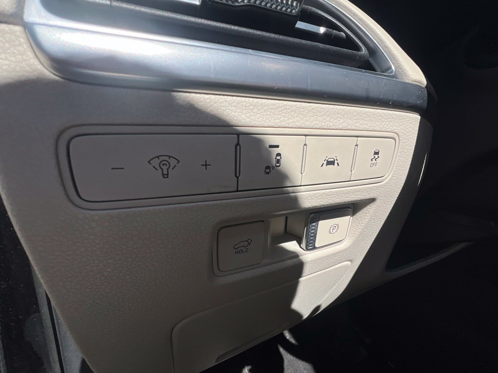 Used 2020 Black Hyundai Limited image 11