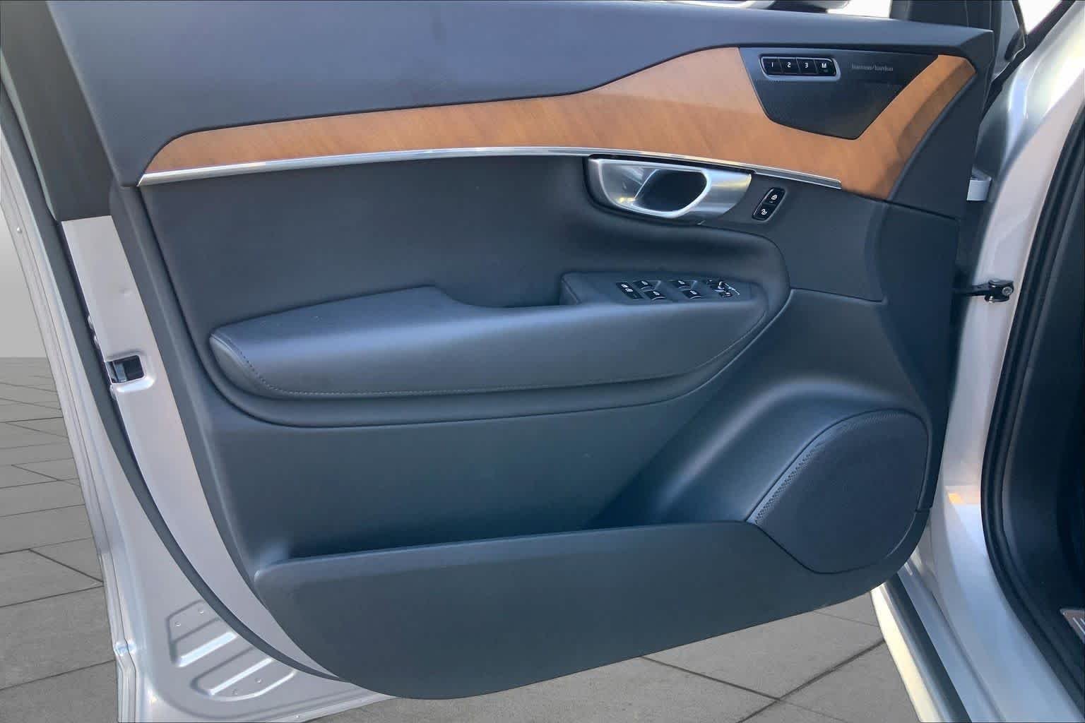 Used 2023 Silver Dawn Metallic Volvo Plus image 21