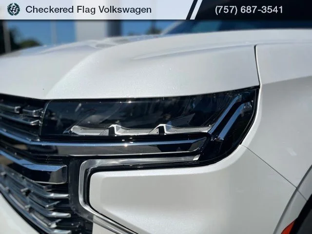 Used 2023 Iridescent Pearl Tricoat Chevrolet Premier image 12
