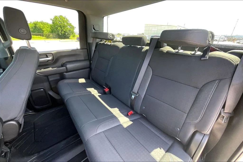 Used 2025 White Chevrolet Custom image 19