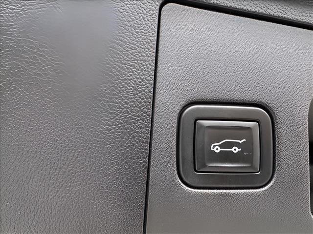 Used 2020 Crystal White Tricoat Cadillac AWD Sport image 10