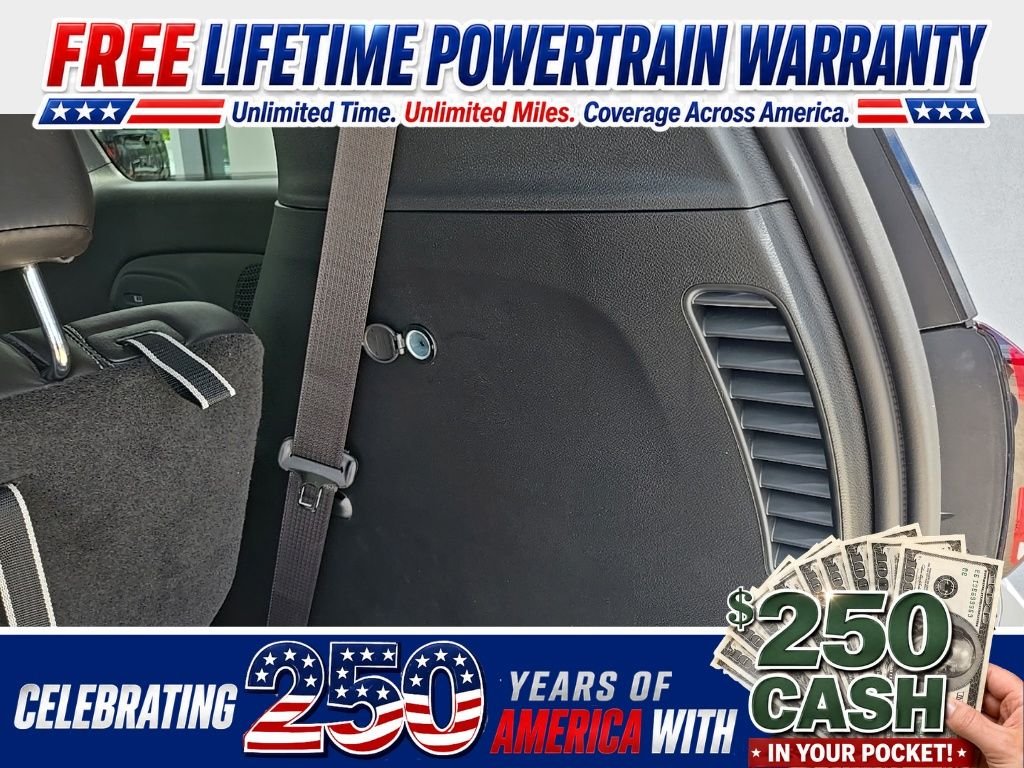 New 2027 Bright White Clear-Coat Exterior Paint Chrysler Select image 98