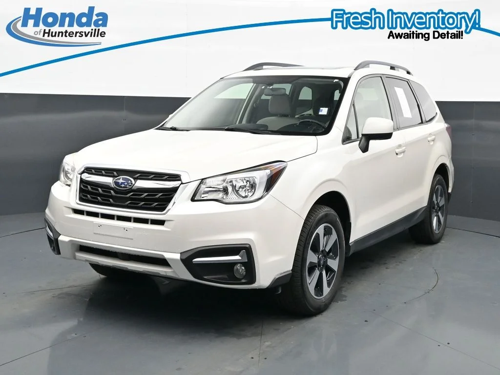 Used 2018 Crystal White Pearl Subaru 2.5i Premium image 4