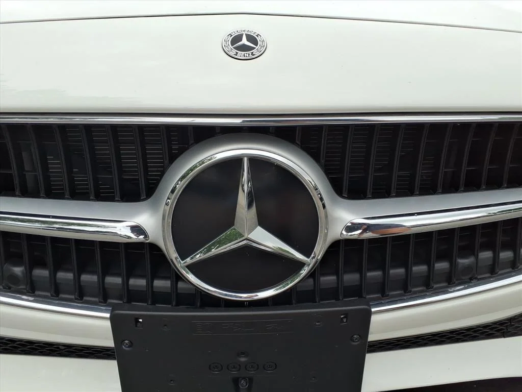 Used 2025 Polar White Mercedes-Benz C 300 image 27