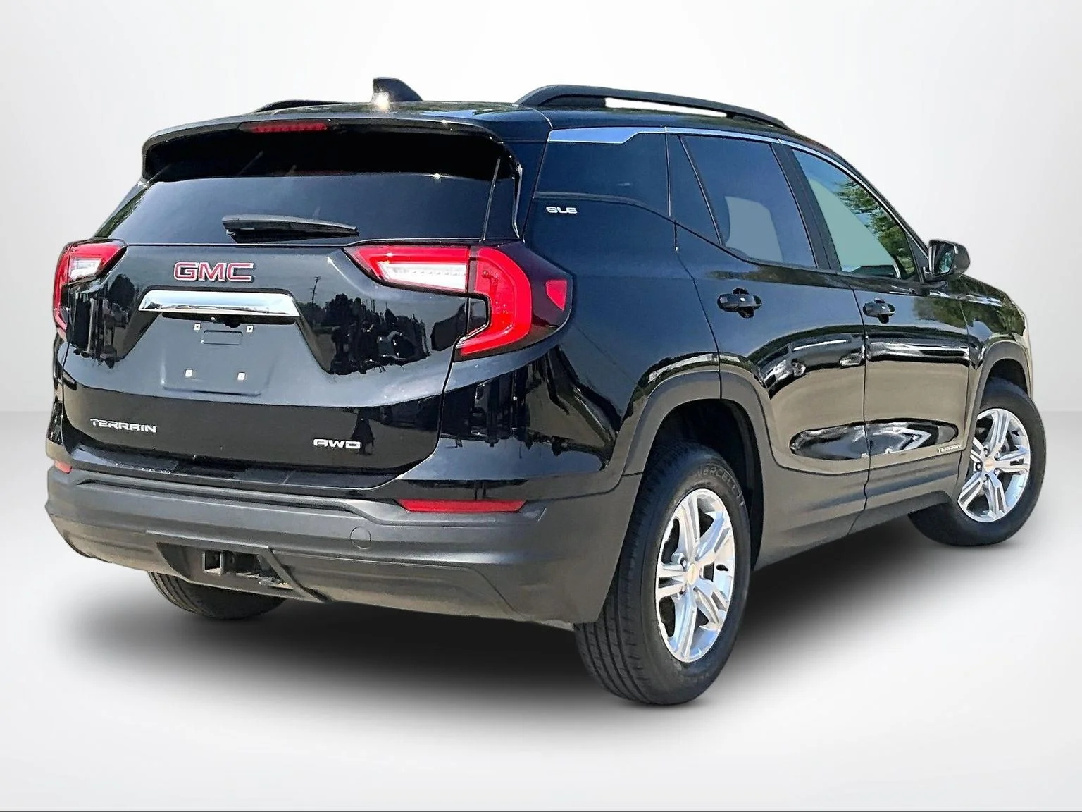 Used 2022 Black GMC SLE image 3
