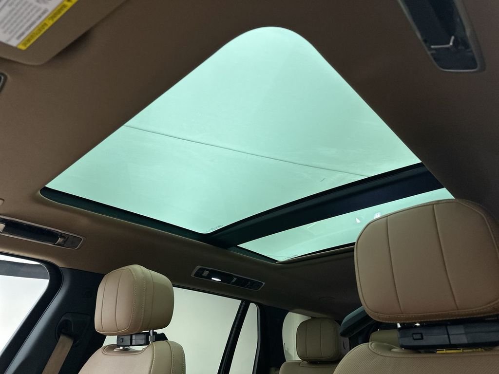 New 2026 Belgravia Green Land Rover SE image 11