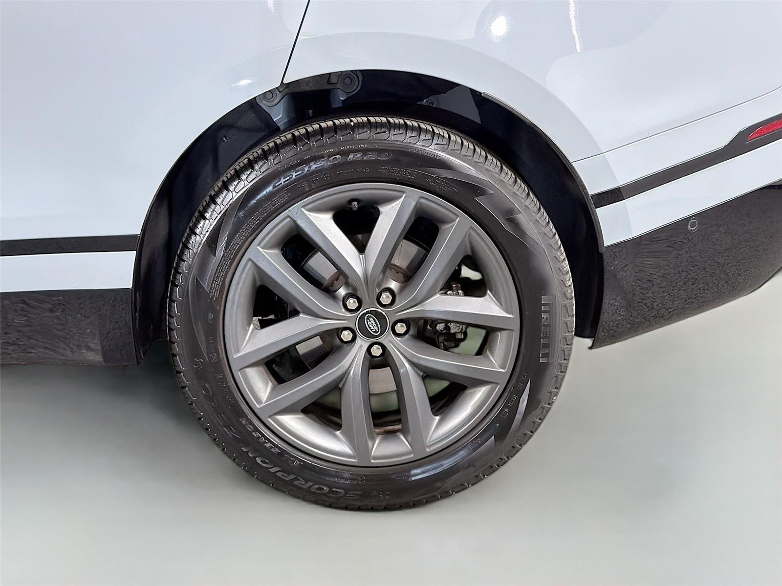 Used 2026 Arroios Grey Land Rover Dynamic SE image 29