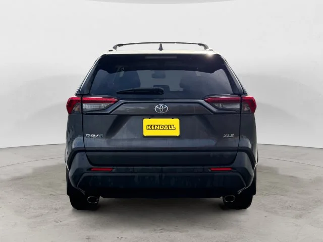 Used 2019 Gray Toyota XLE Premium image 6