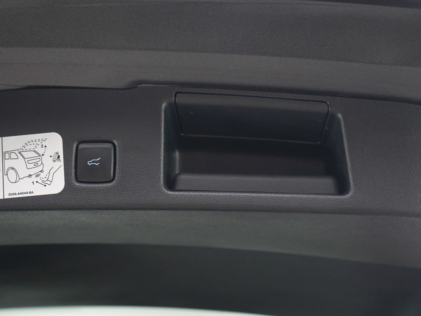 Used 2020 Magnetic Metallic Ford SEL image 18