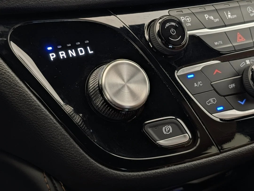 Certified Used 2023 Grey Chrysler Pinnacle - - AWD - 360 Camera - Premium Leather - Amazon Fire - Heated Seats - Remote Start & More! image 20