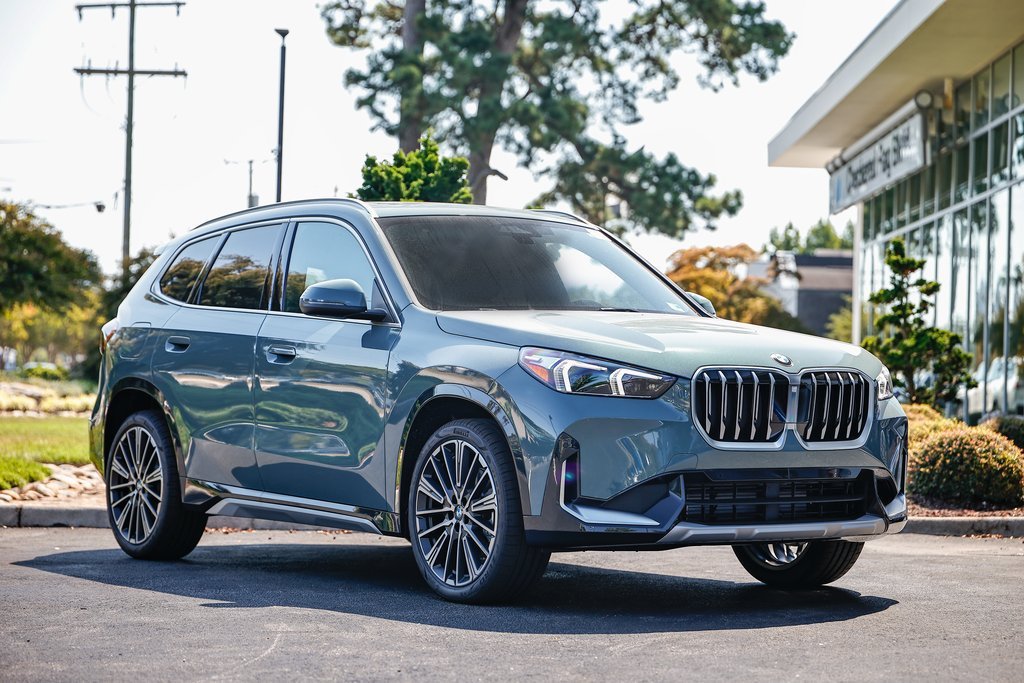 Used 2026 Cape York Green Metallic BMW xDrive28i image 1