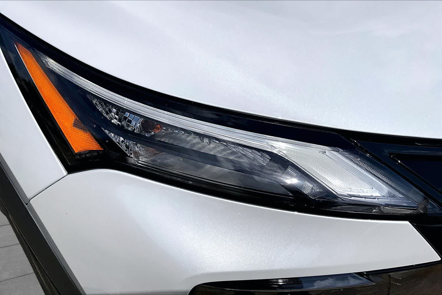 New 2026 Everest White Pearl TriCoat Nissan Dark Armor image 17