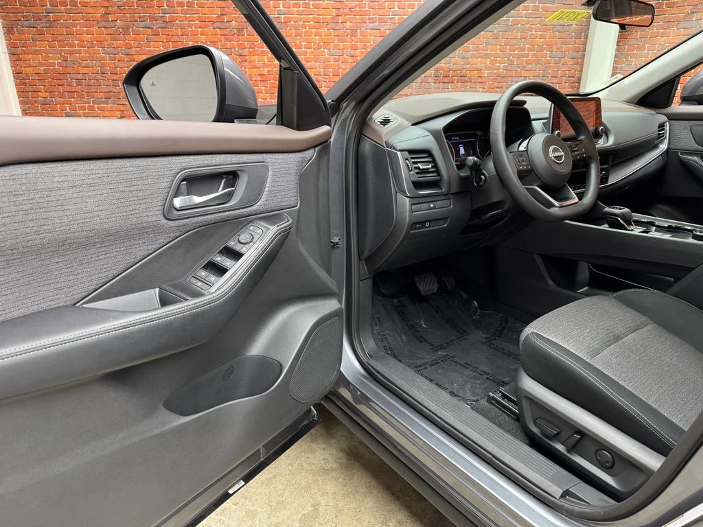 Certified Used 2023 Gun Metallic Nissan SV image 9