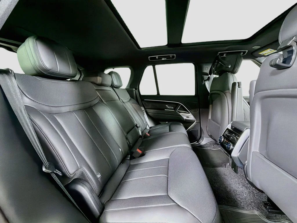 New 2026 Santorini Black Land Rover SE image 29