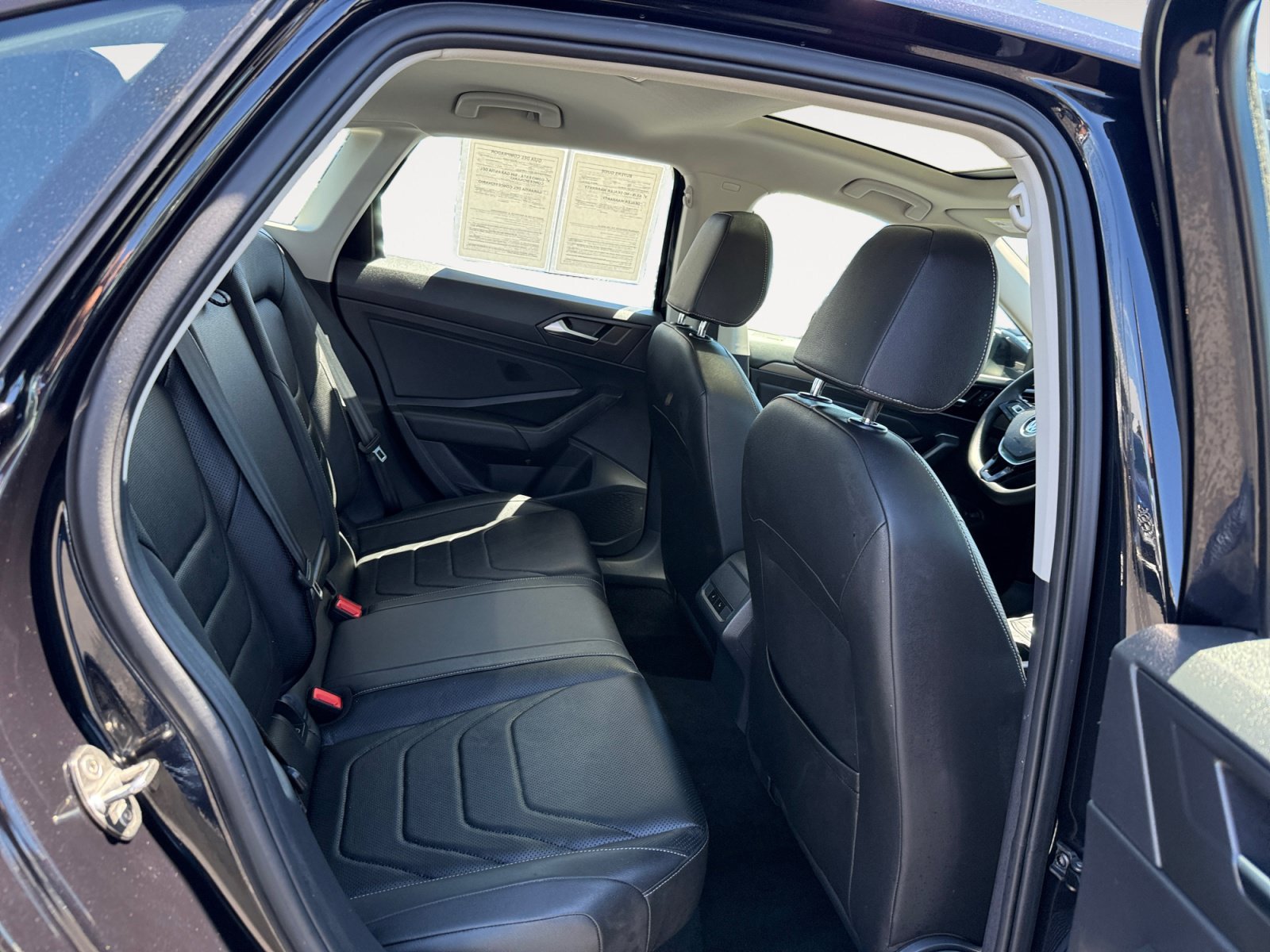 Used 2019 Deep Black Volkswagen SEL Premium image 18