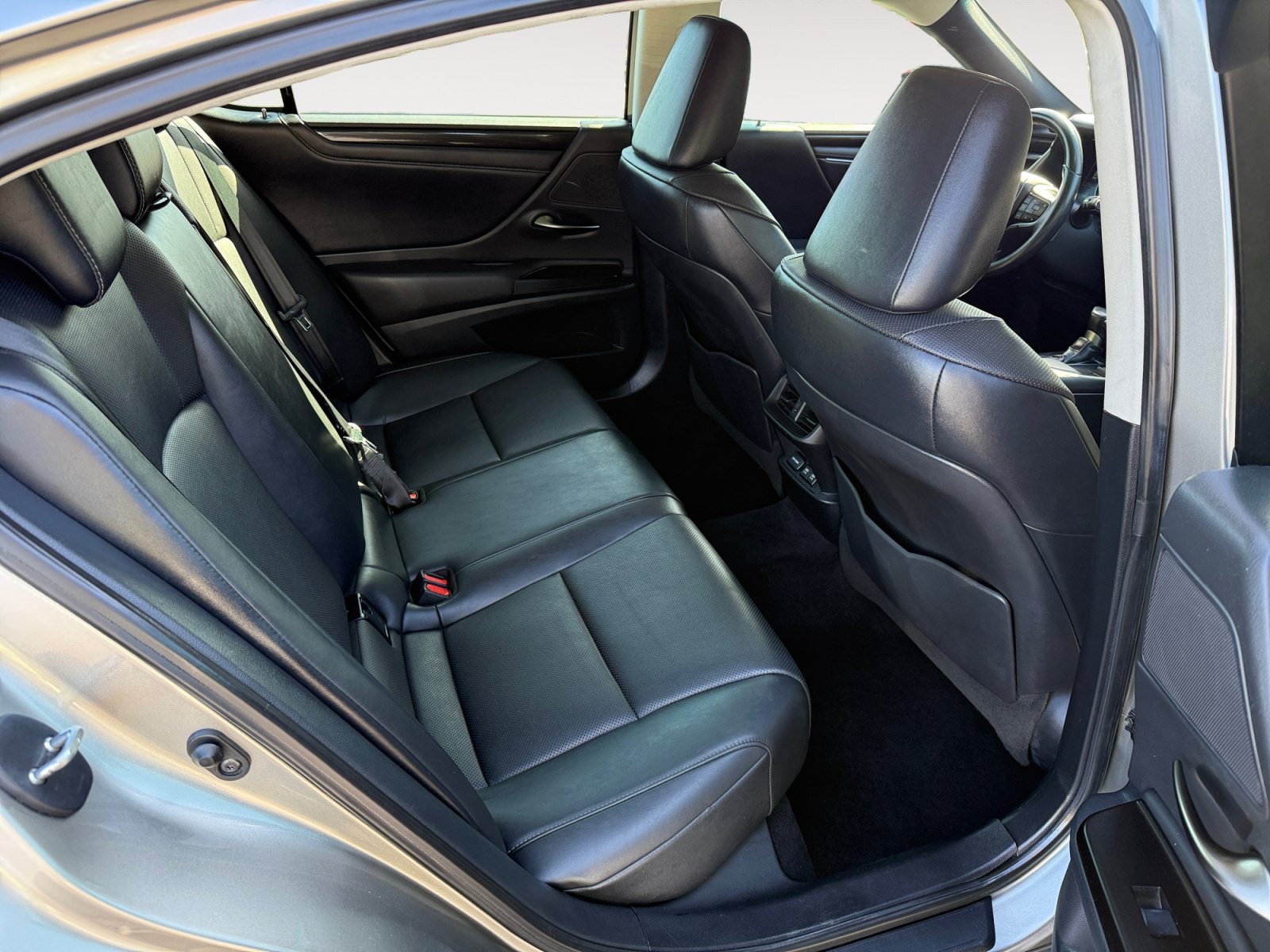 Used 2019 Silver Lexus 350 image 18