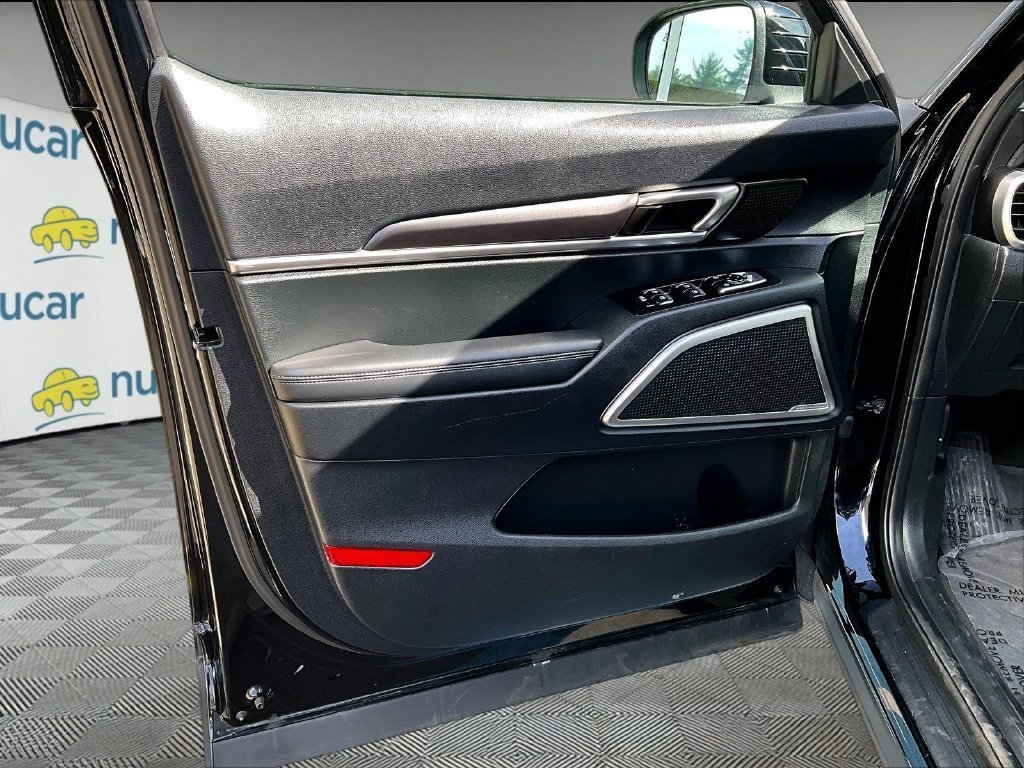 Used 2025 Black Kia S image 9