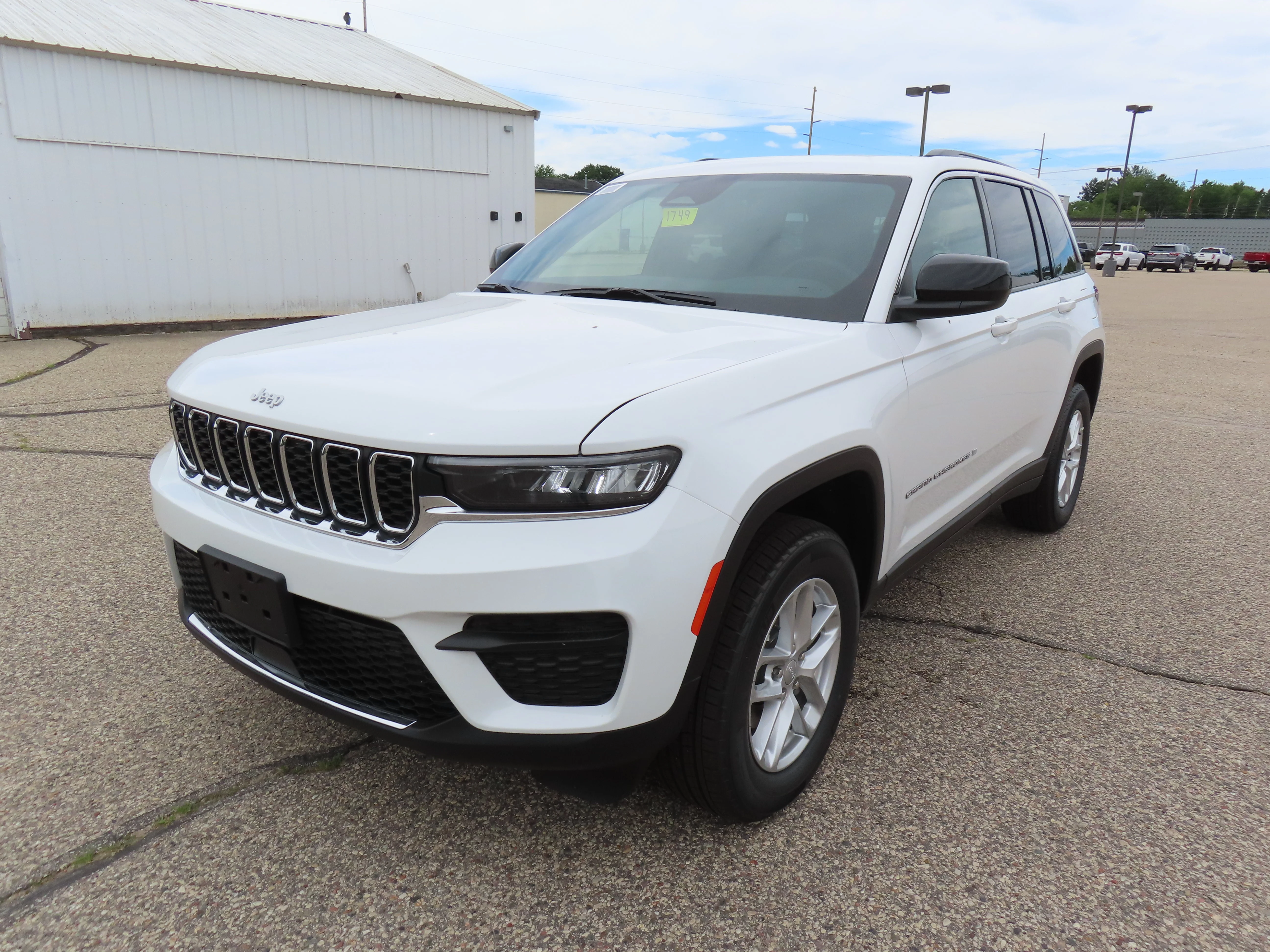 New 2026 Bright White Clear-Coat Exterior Paint Jeep Laredo X image 1