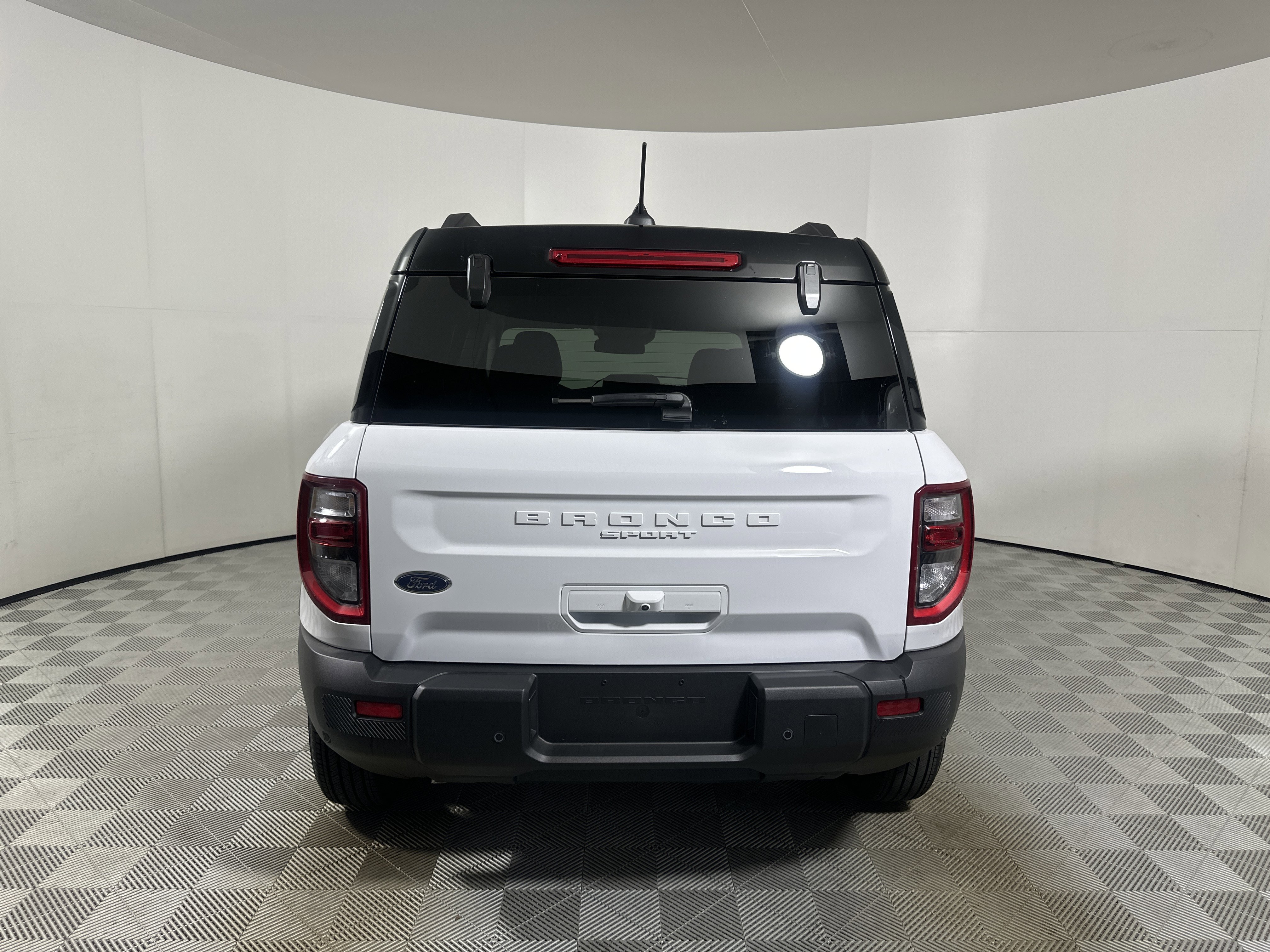 New 2025 OXFORD WHITE Ford Outer Banks image 6