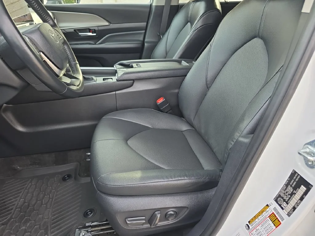 Used 2024  Toyota XLE image 17