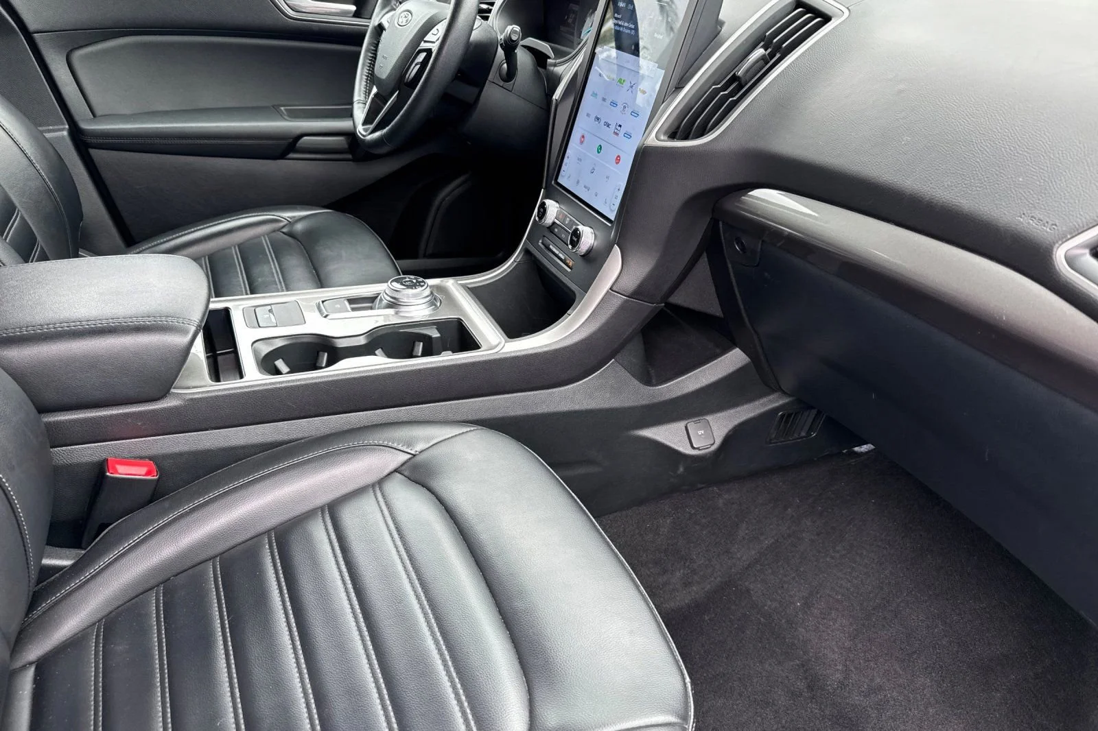 Used 2024 Iconic Silver Ford SEL image 17