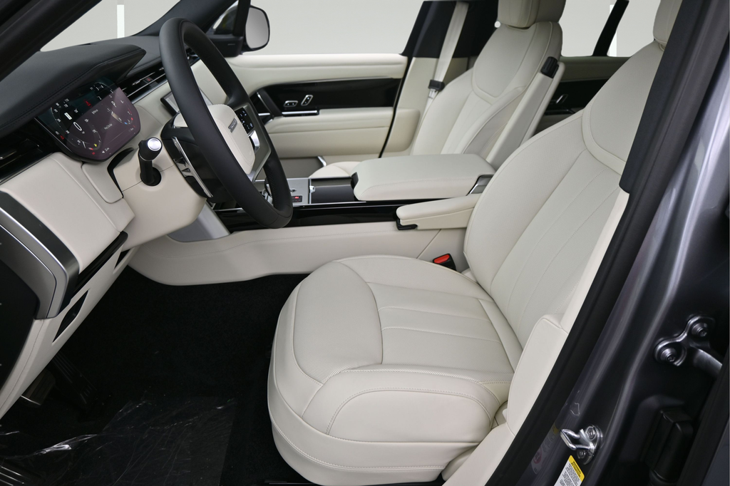 New 2026 Eiger Grey LAND ROVER SE image 5