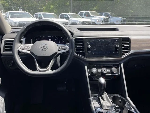 Used 2023  Volkswagen SEL image 11