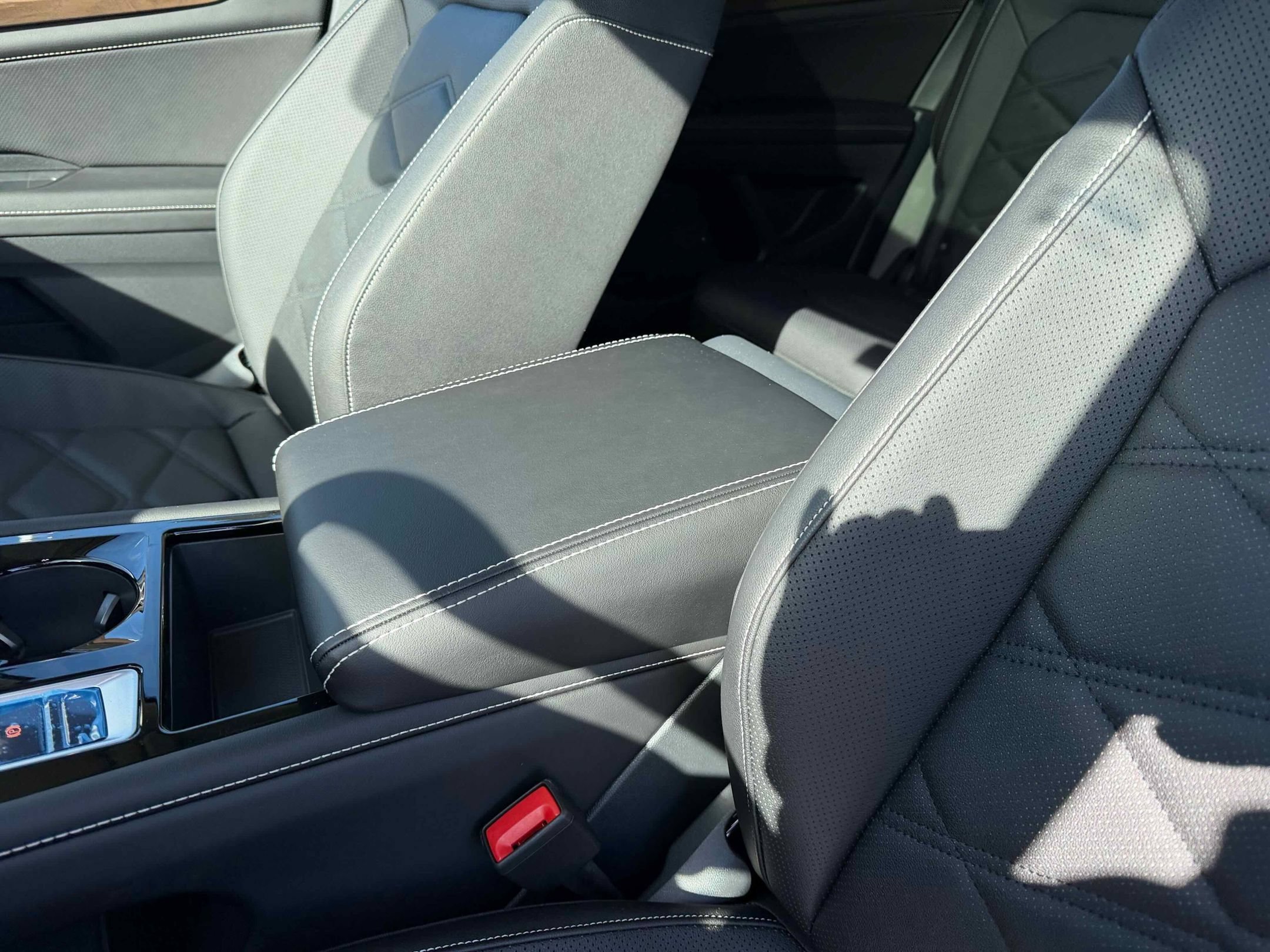 New 2026 Deep Black Volkswagen 2.0T SE w/Technology image 25