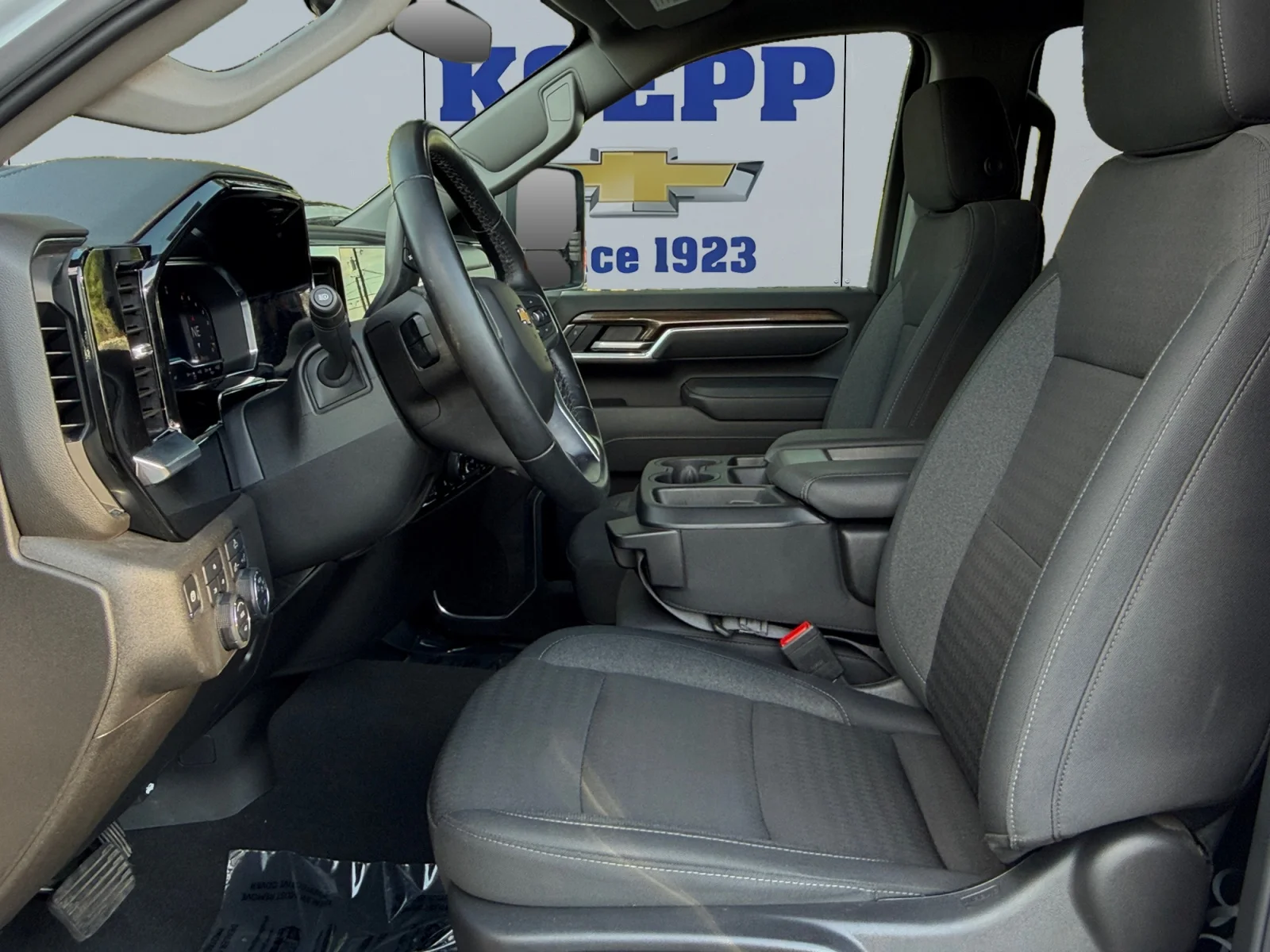 Used 2025 Summit White Chevrolet LT image 10