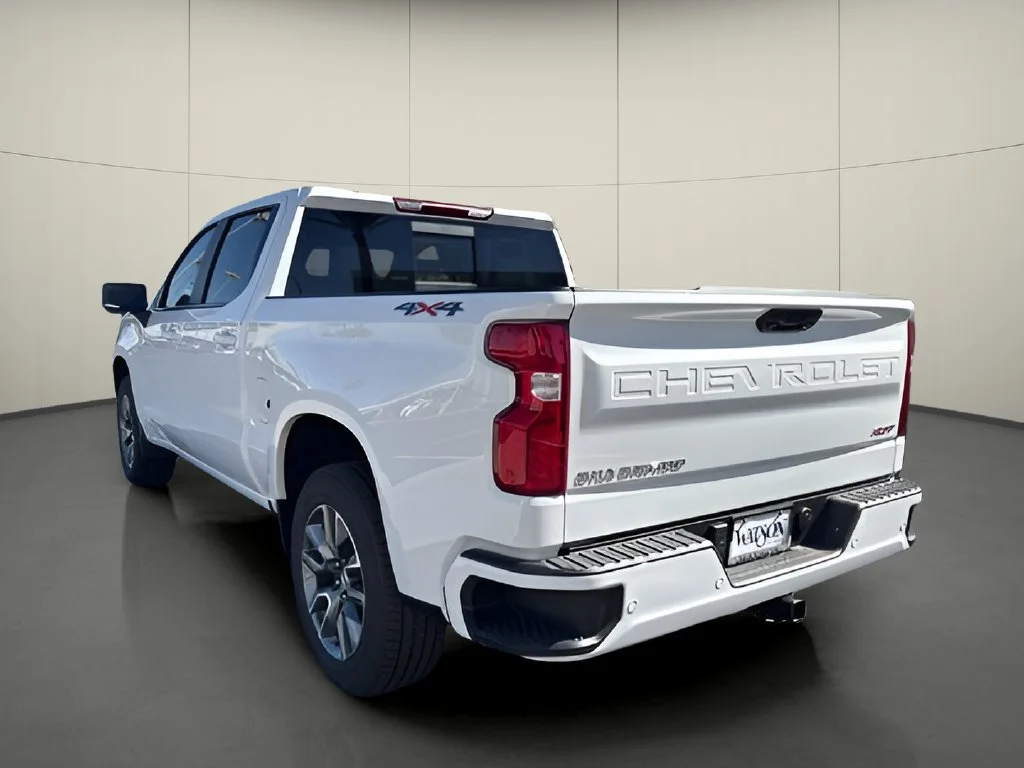 New 2026 Summit White Chevrolet RST image 4