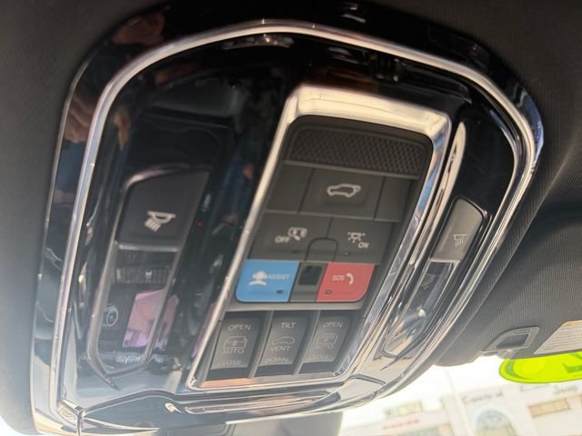 Used 2022 White Jeep Overland 4xe image 27