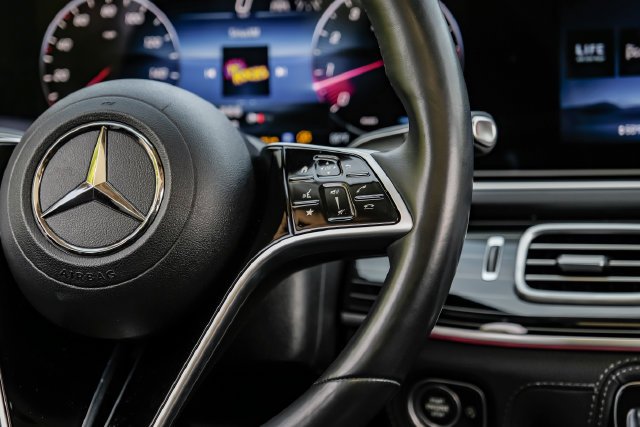 Used 2024 White Mercedes-Benz GLE 580 image 21