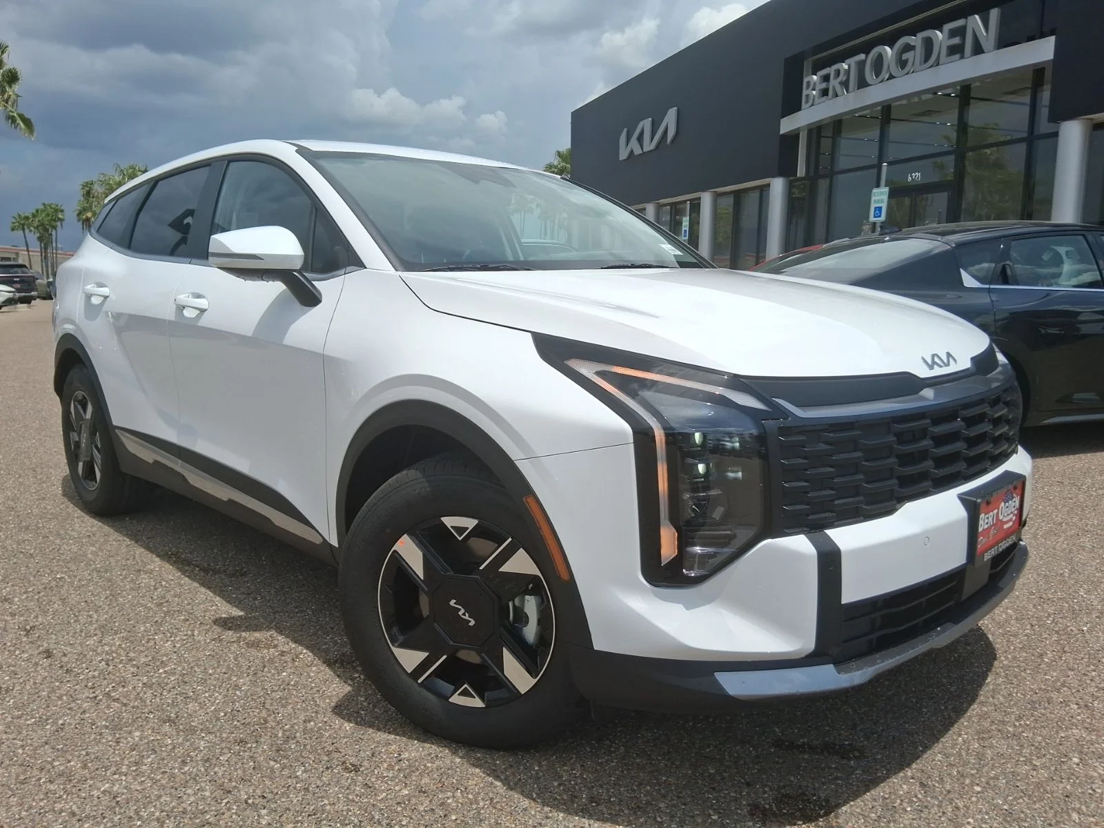 New 2026 White Kia LX image 1